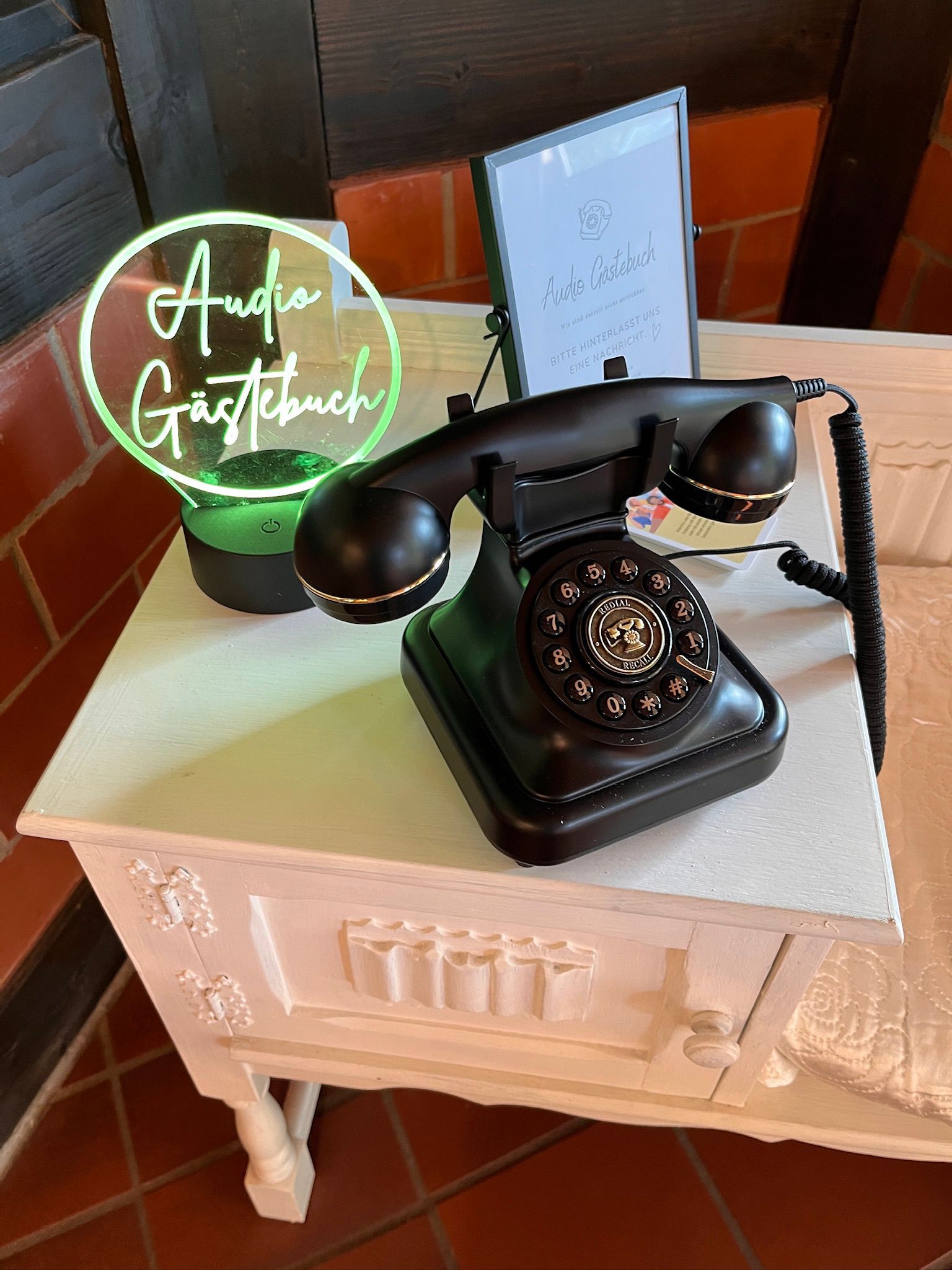 Audio Telefon auf Tisch